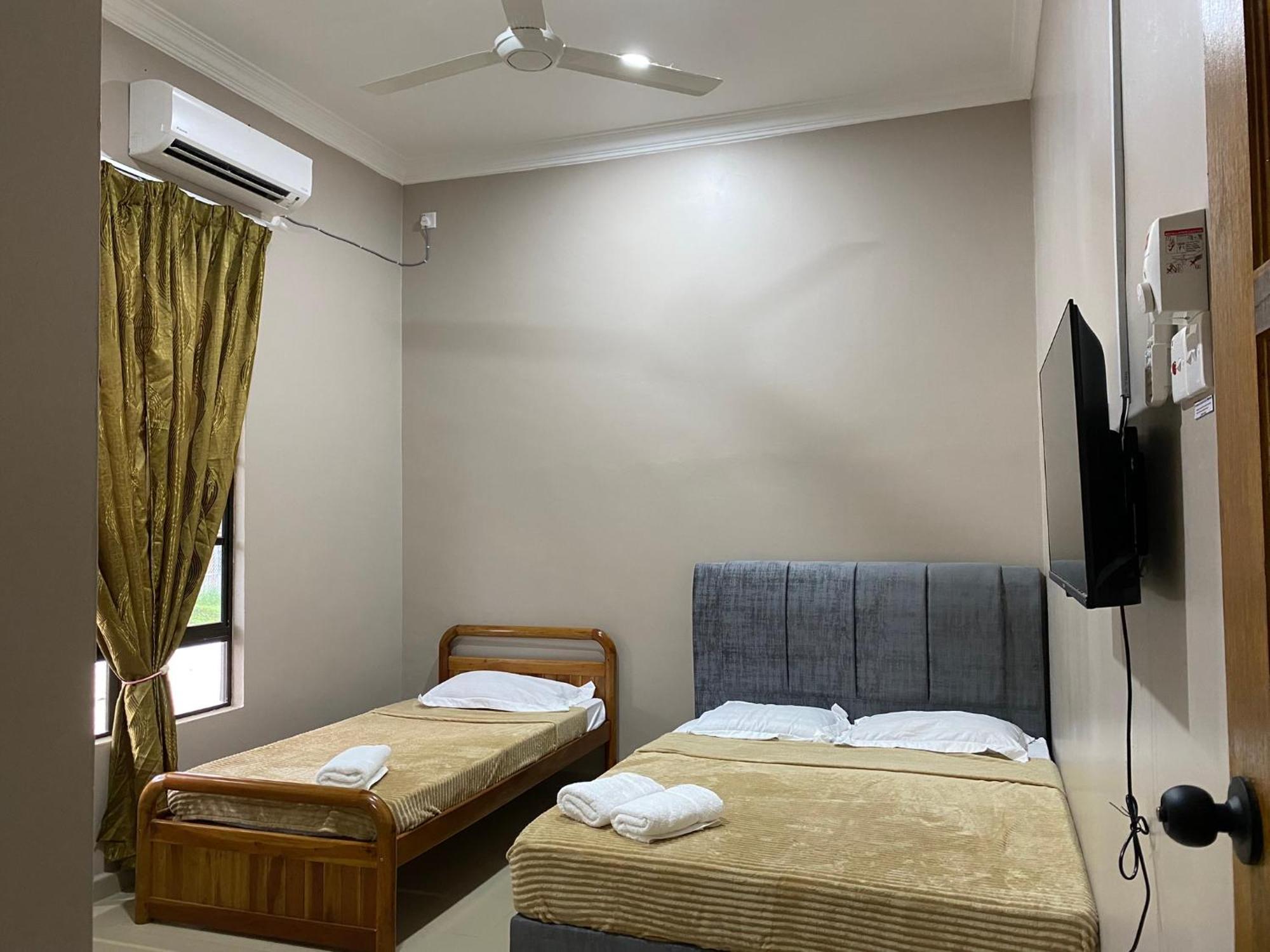 Sasuka Guesthouse Marang Bagian luar foto